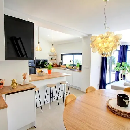 Renovated Villa, Heated Pool, Sea-view, Aircon Saint-Peïre-sur-Mer