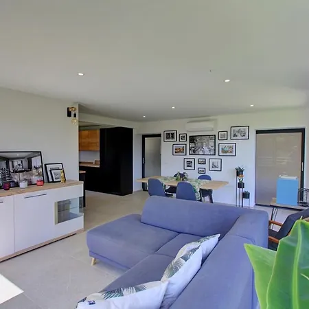 Vila Renovated Villa, Heated Pool, Sea-view, Aircon