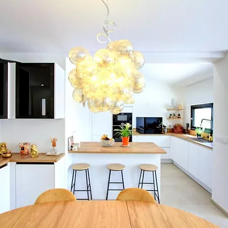 Renovated Villa, Heated Pool, Sea-view, Aircon Villa
